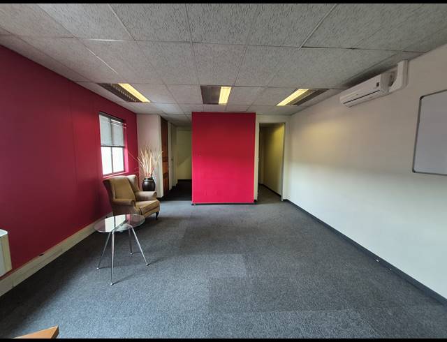 348M² OFFICE TO LET IN BRUMA